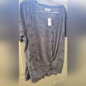 Maurices Women shirt XL